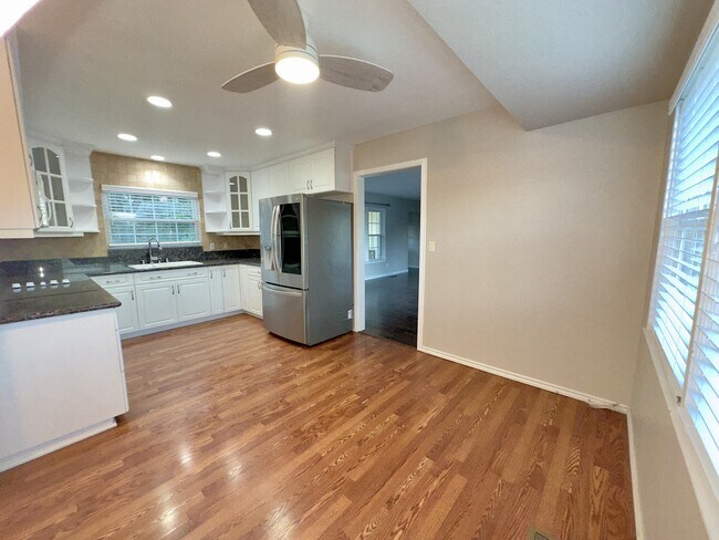 Foto del edificio - 9071 Paradise Park Dr