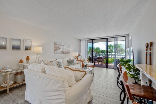 Foto del edificio - 225 S Beach Rd