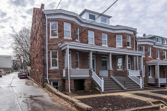 Building Photo - 4114 Chesapeake St NW