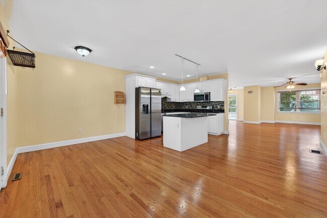 Building Photo - 6 Adams St