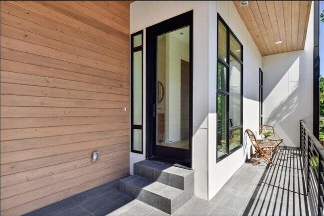 Foto del edificio - 536 Highland Ave NE