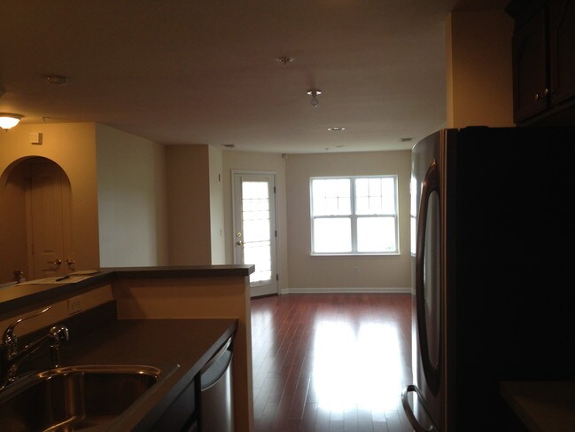 Building Photo - 312 Waterside Close