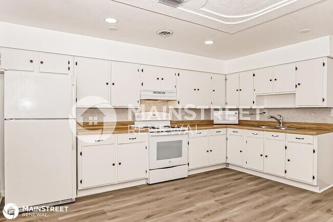 Building Photo - 3613 Sunny Dr, Mims, FL 32754