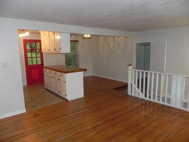Building Photo - Irresistible 3 Bedroom in Kansas City!