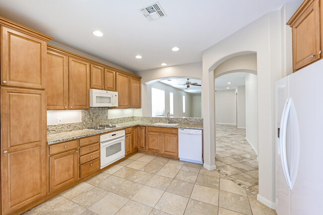 Building Photo - 41544 Via Arleta