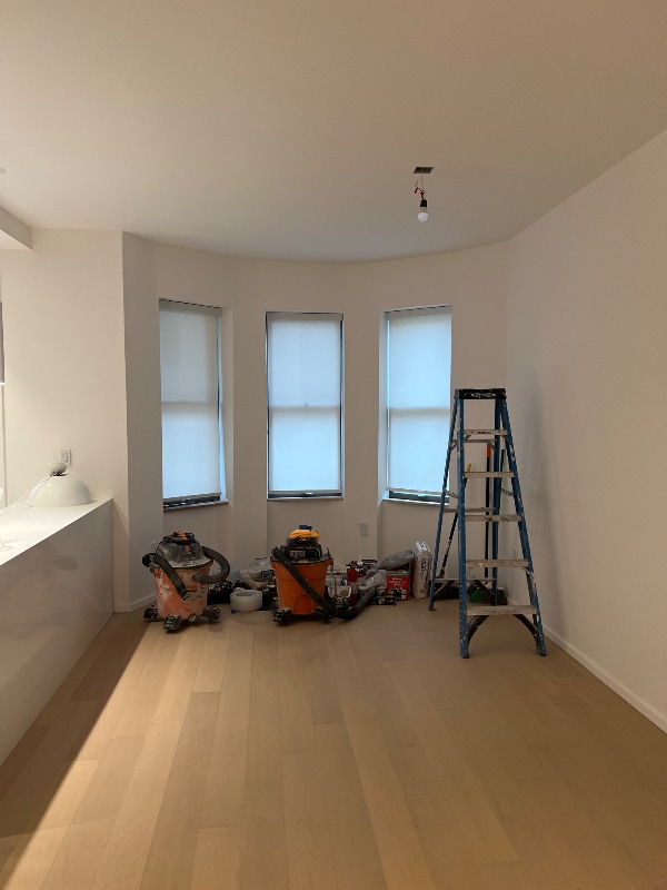 Building Photo - 68-33 64th Pl
