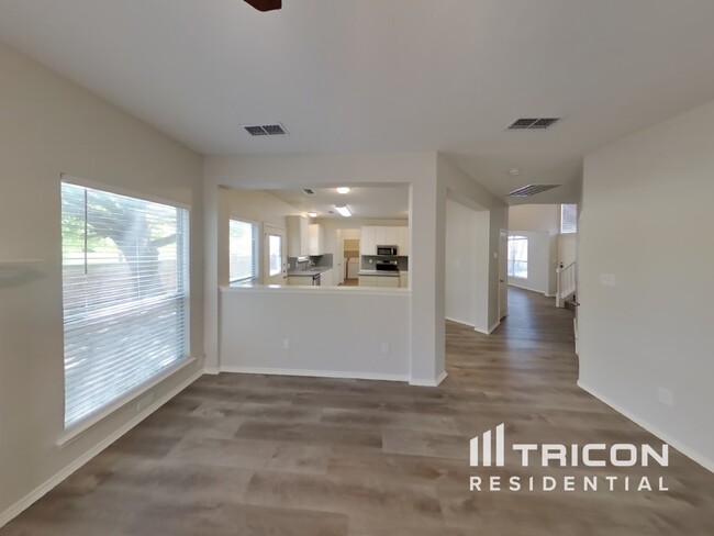 Foto del edificio - 8525 Clearbrook Dr
