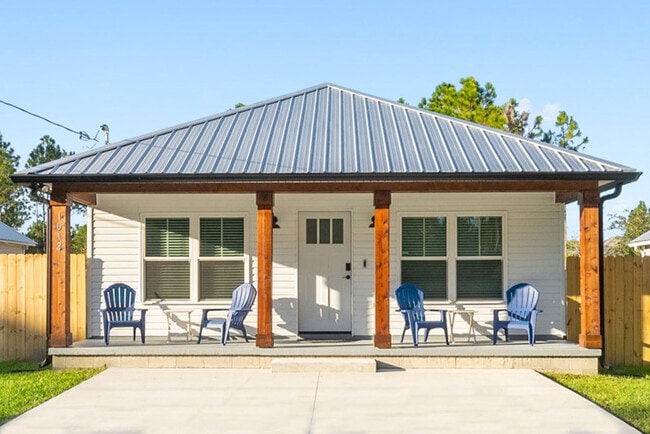 Building Photo - 1004 Josiah St