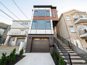 Building Photo - 99 Hague St