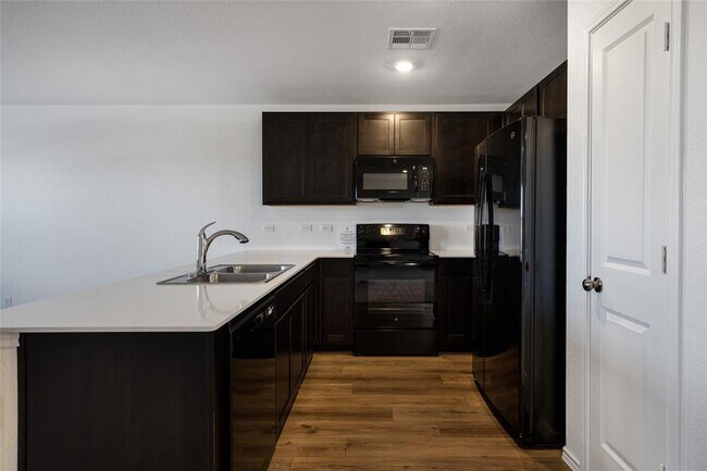Foto del edificio - 1131 Largemouth Ln