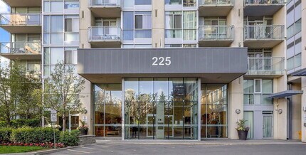 Building Photo - 225 Webb Dr