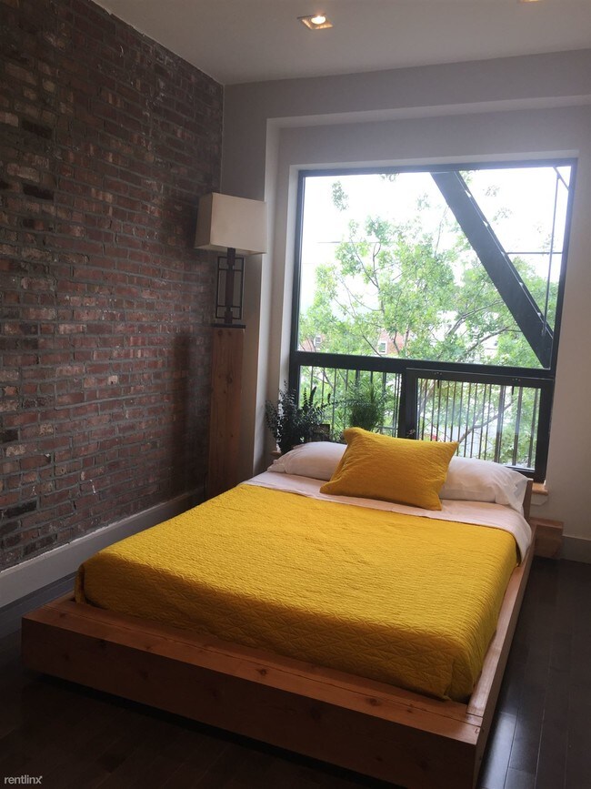 Foto del edificio - 586 Grand St