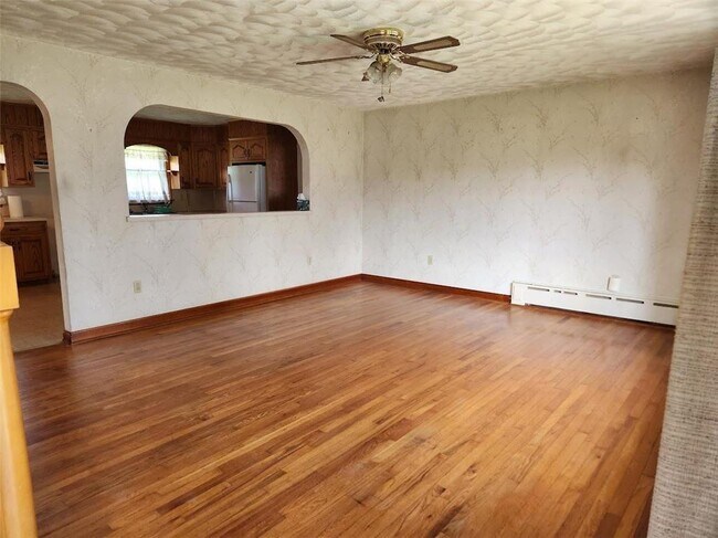 Foto del edificio - 443 Dryville Rd