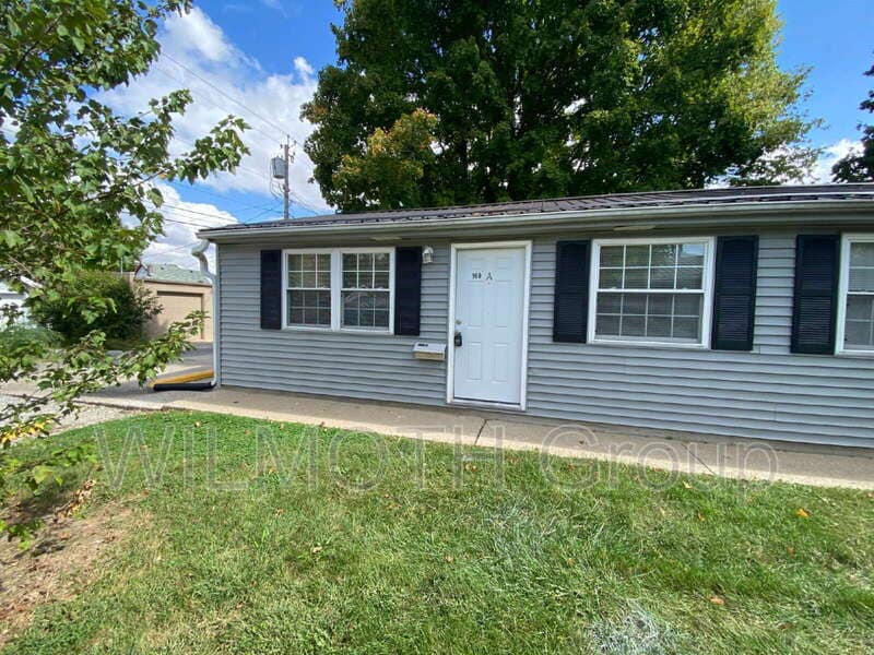 Primary Photo - 900 Sloan St