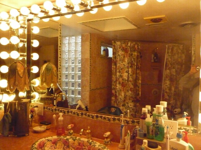 Foto del edificio - 22942 Crespi St