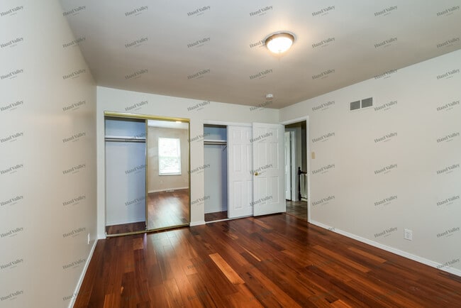 Foto del edificio - 1036 Treeline Ct