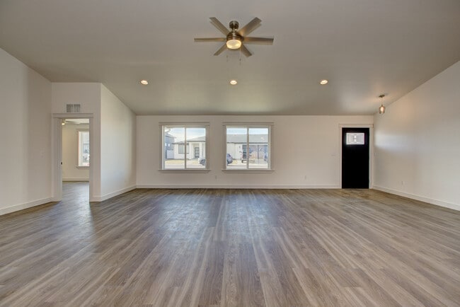 Building Photo - 1342 S Justice Ave