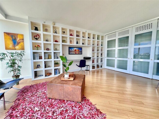 Foto del edificio - 601 NE 36th St