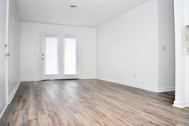 Building Photo - 303 Farside Dr. Apt 4 Rogersville, TN 37857