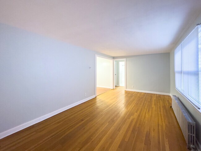 Foto del edificio - 111 Irving RIGHT SIDE St