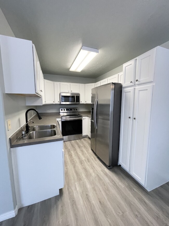 Building Photo - 12218 S Madison View Dr