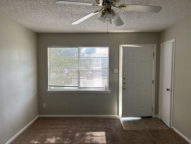 Building Photo - 602 Westview Cir