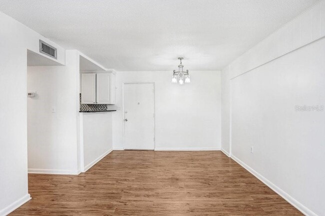 Building Photo - 2302 S Manhattan Ave