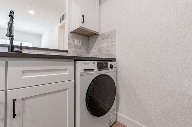 Foto del edificio - Euclid &amp; 10th Apartments