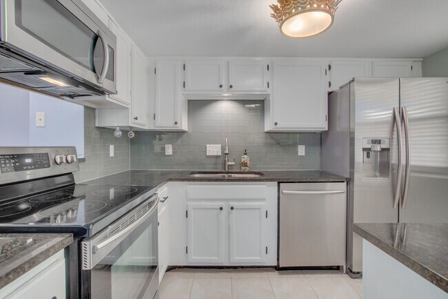 Foto del edificio - 1135 Barton Hills Dr
