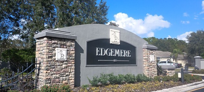 Foto del edificio - 4 Bedroom 3 Bath 3 Car Garage Home in Ster...
