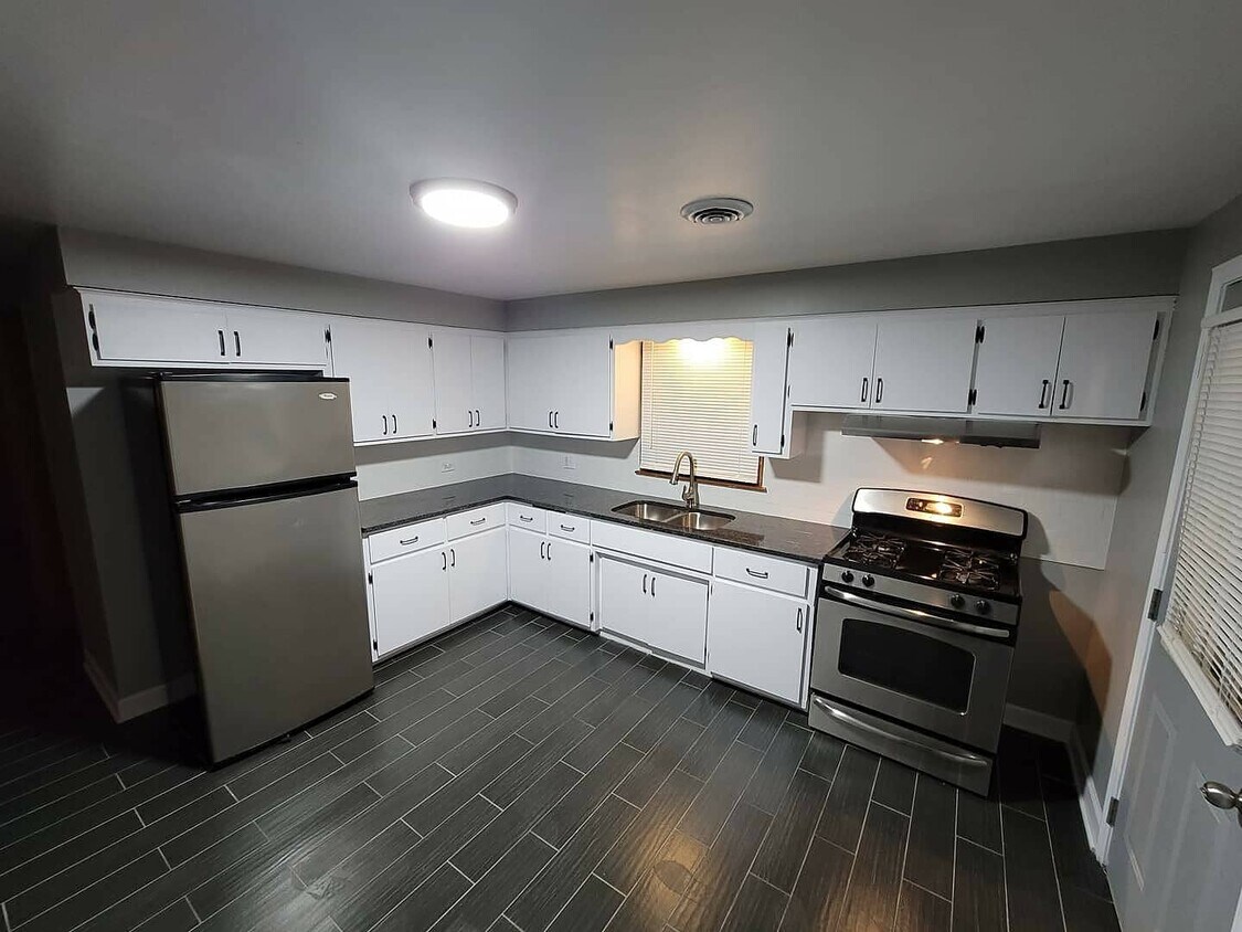 Kitchen - 5354 S Kenneth Ave