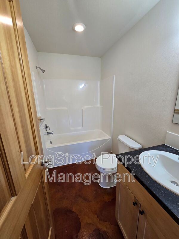 Foto del edificio - 132 SW Avery Ave