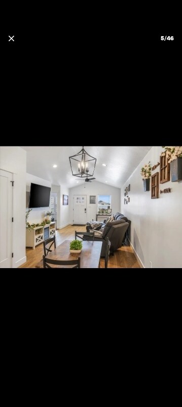 Foto del edificio - 591 Lakeside Dr