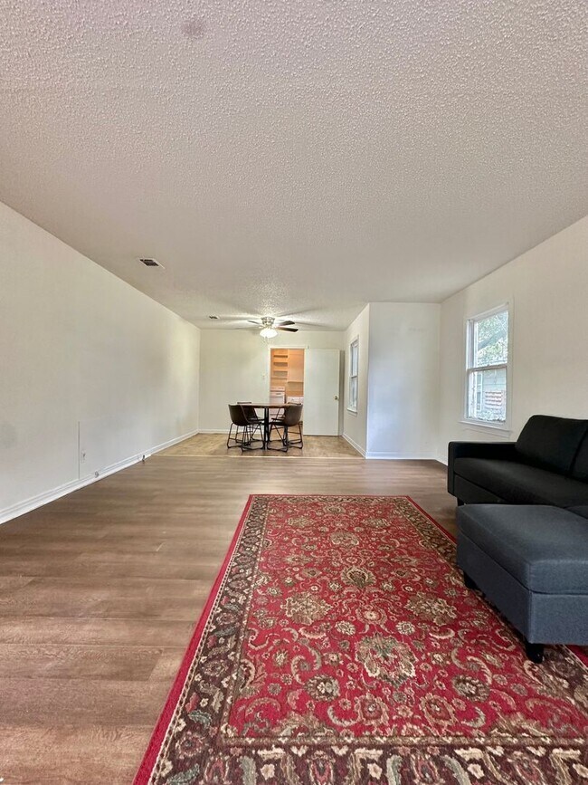 Building Photo - Partially Furnished Duplex for Rent in Cen...