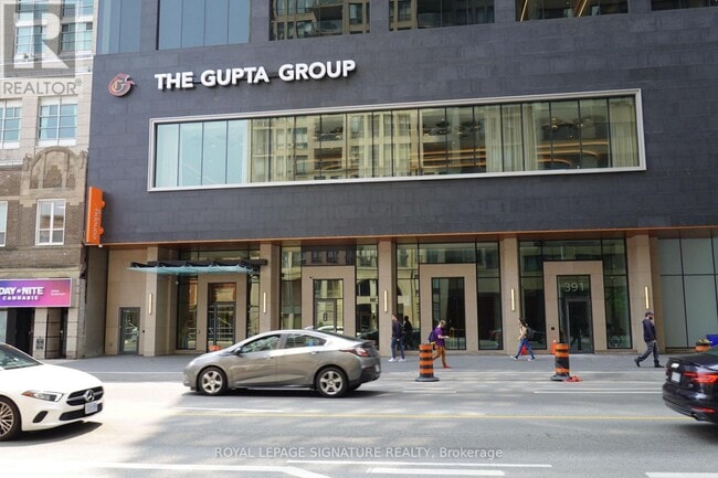 Building Photo - 395 Bloor St E