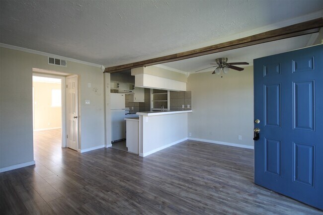 Foto del edificio - 219 W F St