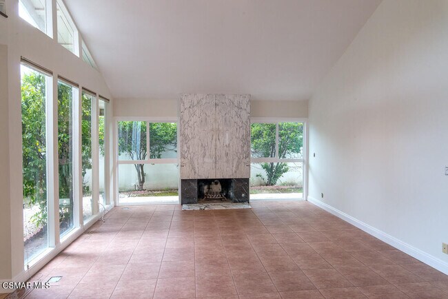 Foto del edificio - 1074 Elfstone Ct