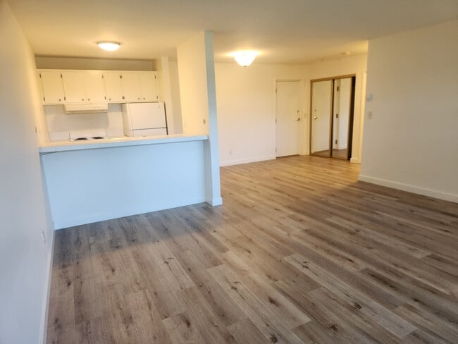 Building Photo - 259 Eden Roc Dr