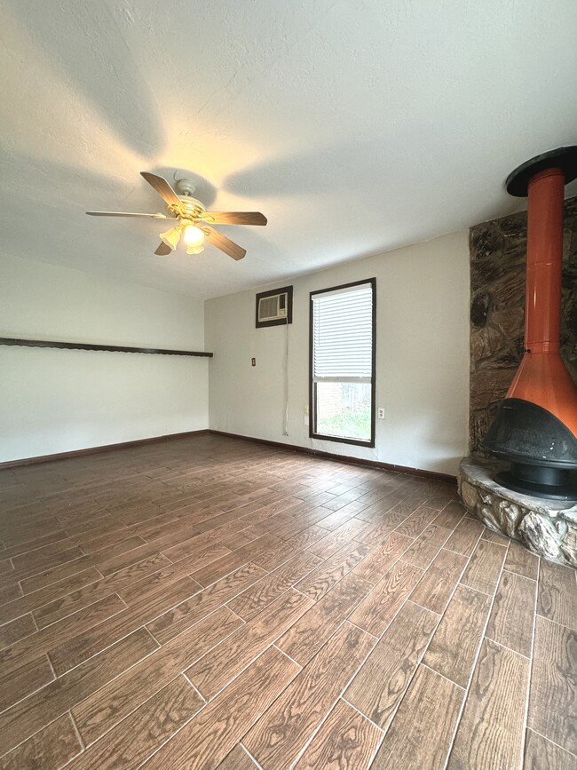 Building Photo - 3504 Lewis Ln
