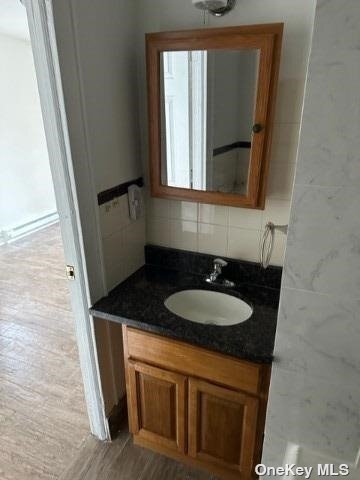 Foto del edificio - 304 Maple Ave