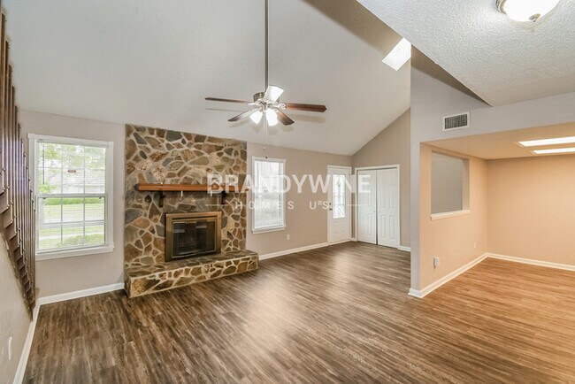 Building Photo - 9970 Timberlake Dr E