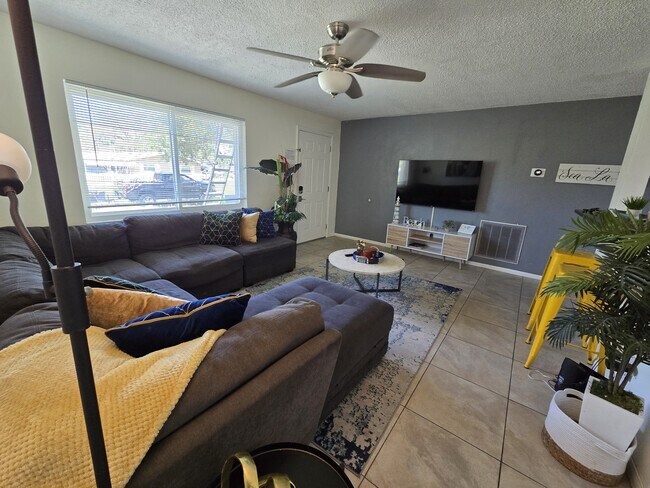 Foto del edificio - 1430 Parkview Ln