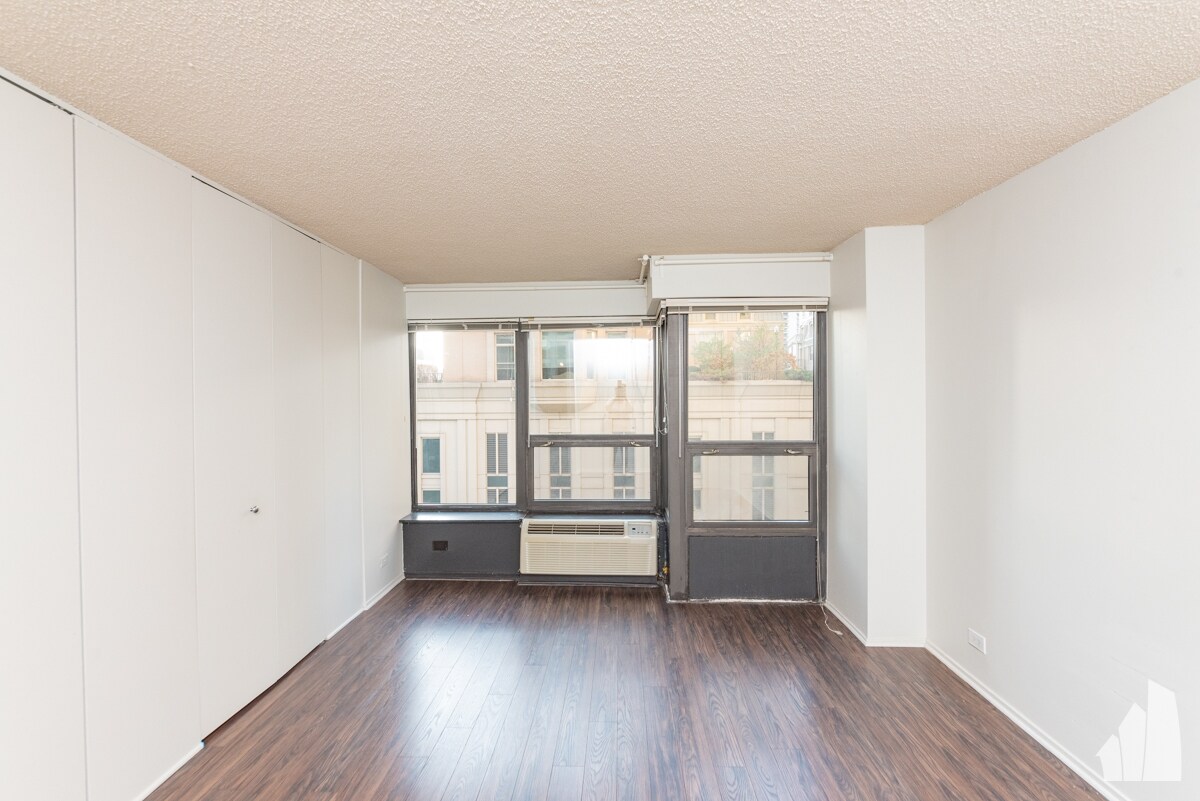 Foto principal - 30 E Huron St