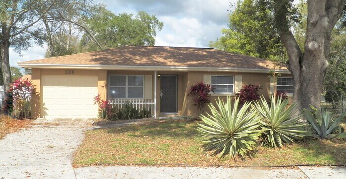 Foto principal - 226 Bolender Ct