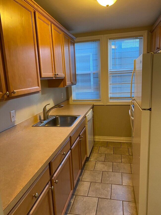 Kitchen - 1118 Maryland St