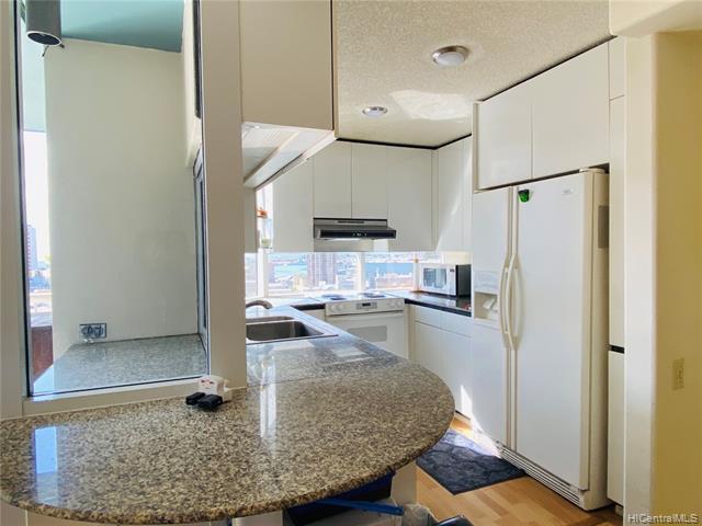 Building Photo - 1212 Nuuanu Ave