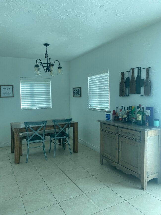 Dining room - 10221 Jamaica Dr