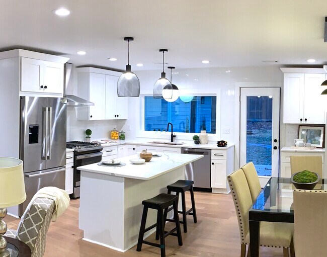 Kitchen - 2676 George St NW