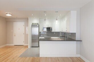 Building Photo - 3468 Rue Drummond