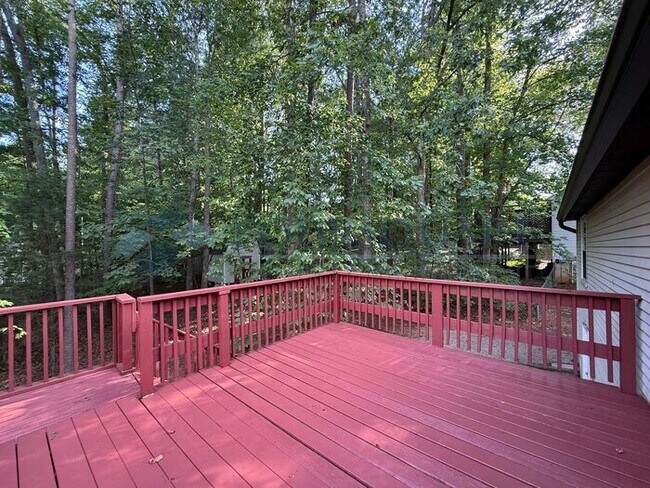 Building Photo - Cozy 4-Bed / 2-Bath Home with Main-Level Bedrooms, Large Backyard & Corner Lot , Near Shelley Lake